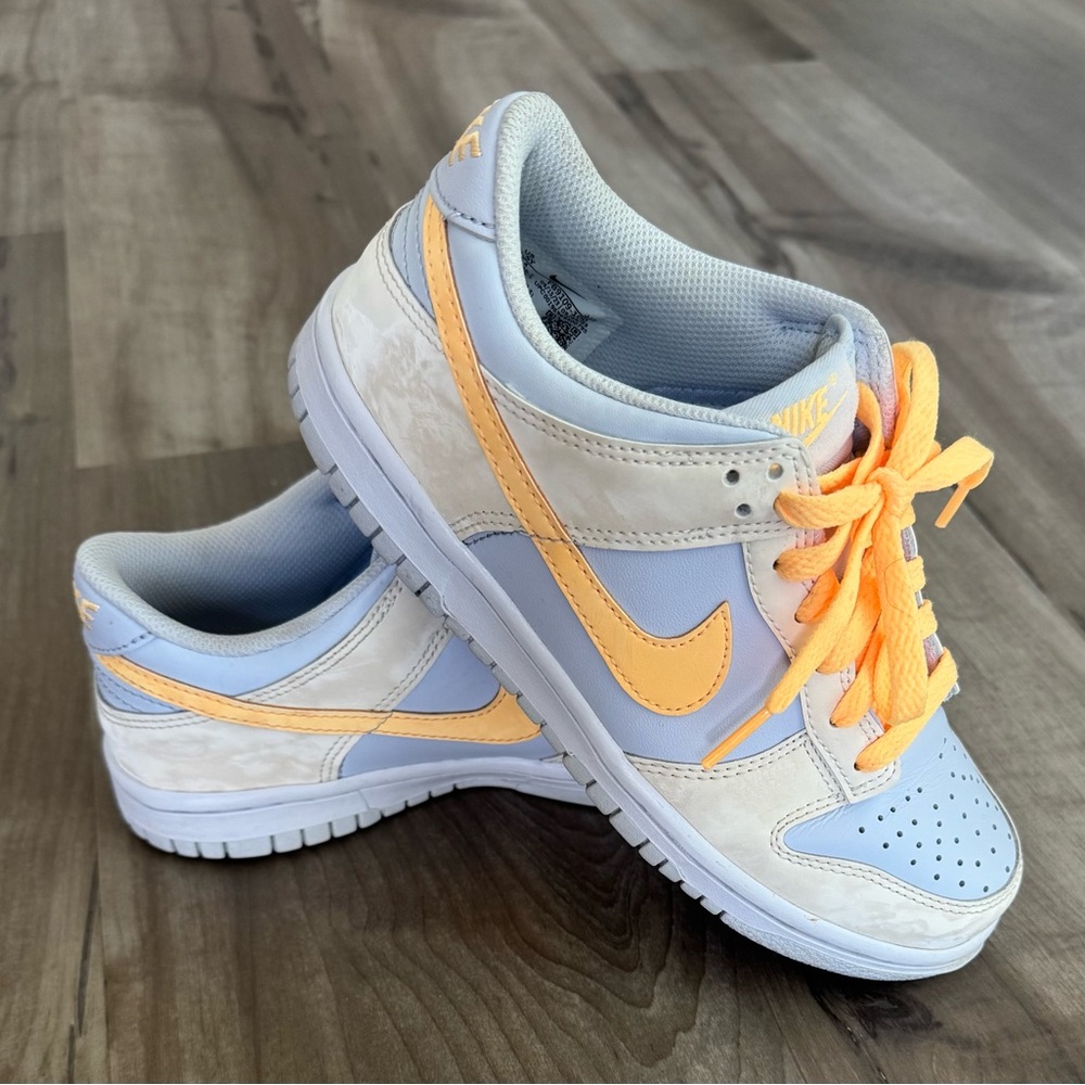 Nike low dunk Melon Tint Suede